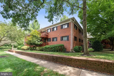 2700 Dartmouth Rd #5, Alexandria, VA 22314