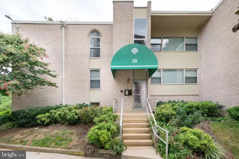 39 Canterbury Sq #101, Alexandria, VA 22304