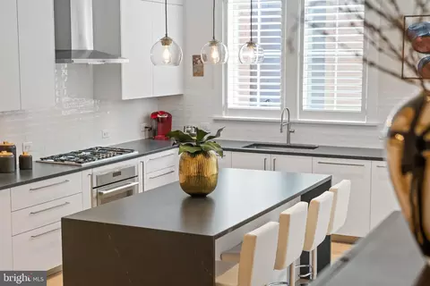 302 S Union St, Alexandria, VA 22314