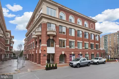 635 Slaters Ln #210, Alexandria, VA 22314