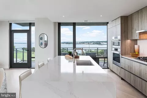 1201 N Royal St #606, Alexandria, VA 22314