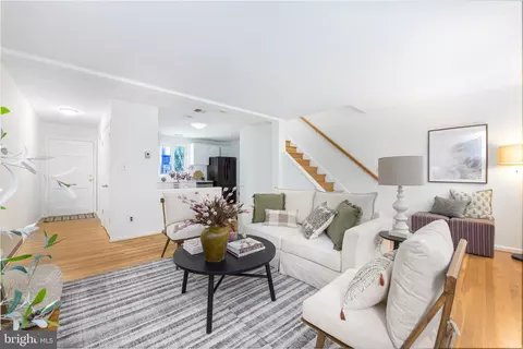 208 Guthrie Ave, Alexandria, VA 22305