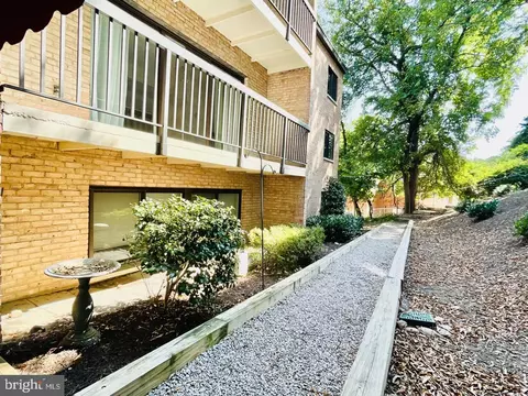 3200 S 28th St #304, Alexandria, VA 22302
