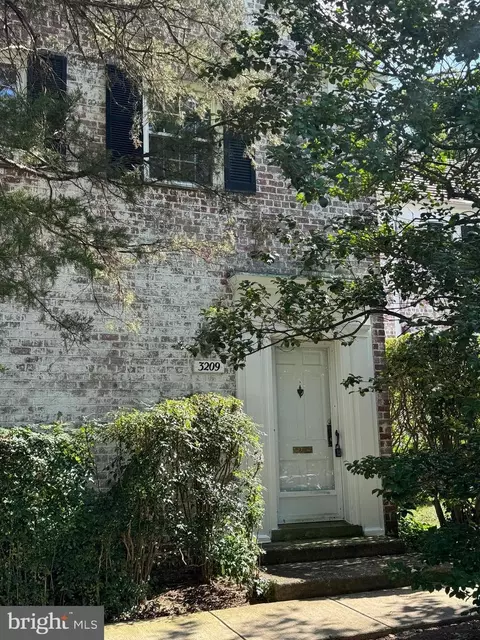 3209 Gunston Rd, Alexandria, VA 22302