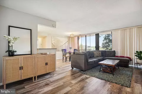 12 S Van Dorn St #204, Alexandria, VA 22304
