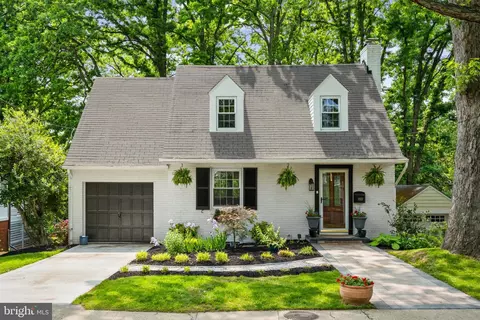 2022 Scroggins Rd, Alexandria, VA 22302