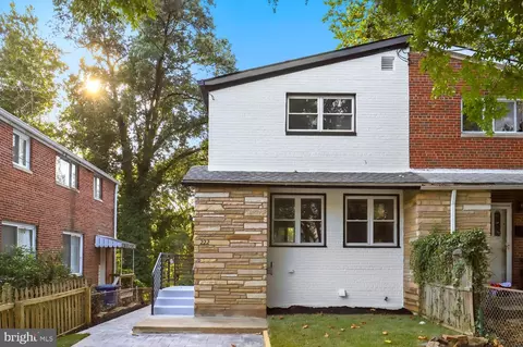 222 E Taylor Run Pkwy, Alexandria, VA 22314