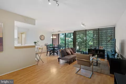 4 S Van Dorn St #401, Alexandria, VA 22304