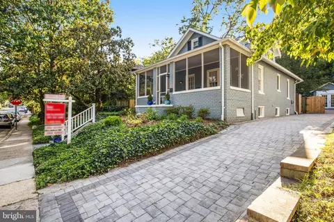 900 Junior St, Alexandria, VA 22301