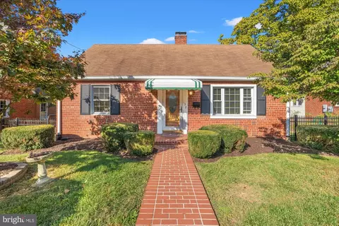 132 Hilton St, Alexandria, VA 22314