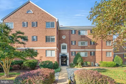 820 S A S Washington St #327, Alexandria, VA 22314