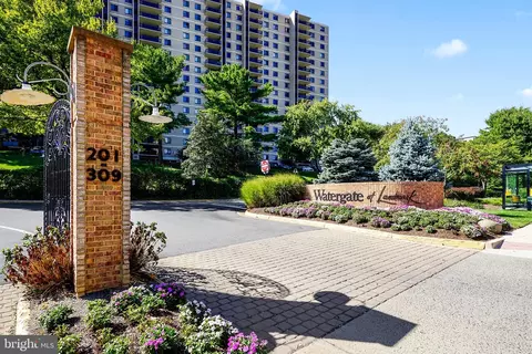 309 Yoakum Pkwy #703, Alexandria, VA 22304