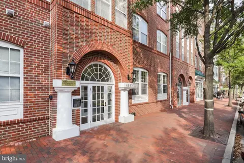 4951 Brenman Park Dr #411, Alexandria, VA 22304