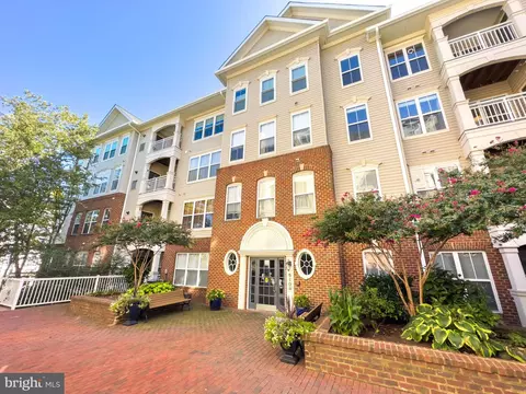 5108 Donovan Dr #305, Alexandria, VA 22304