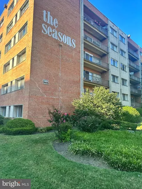 5851 Quantrell Ave #111, Alexandria, VA 22312