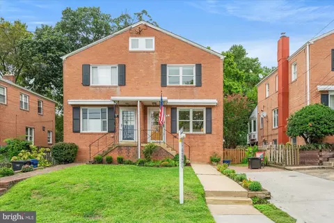 8 E Spring St, Alexandria, VA 22301