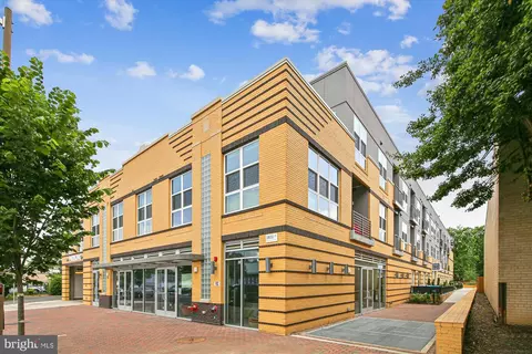 1800 Mount Vernon Ave #301, Alexandria, VA 22301