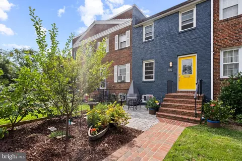 1112 Colonial Ave, Alexandria, VA 22314