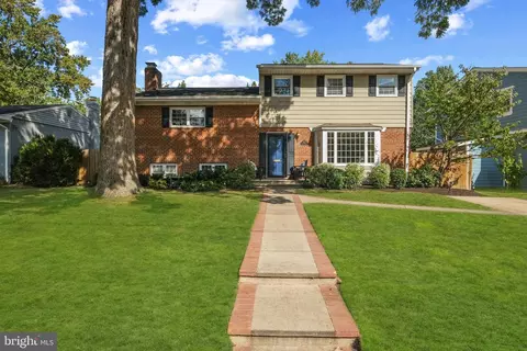 2907 Valley Dr, Alexandria, VA 22302