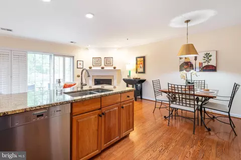 1420 Roundhouse Ln, Alexandria, VA 22314