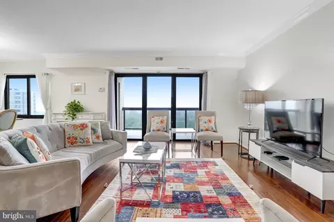 203 Yoakum Pkwy #1611, Alexandria, VA 22304