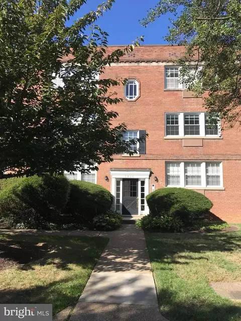 1810 W Abingdon Dr #101, Alexandria, VA 22314