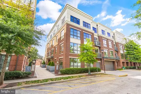 815 N Patrick St #404, Alexandria, VA 22314