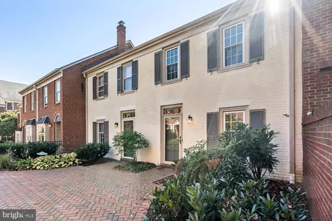 1215 Portner Rd, Alexandria, VA 22314