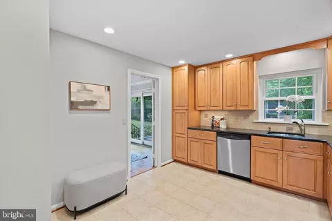 3908 Gresham Pl, Alexandria, VA 22305 photo 18
