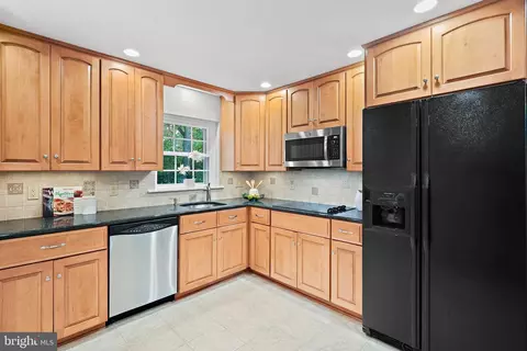 3908 Gresham Pl, Alexandria, VA 22305 photo 16