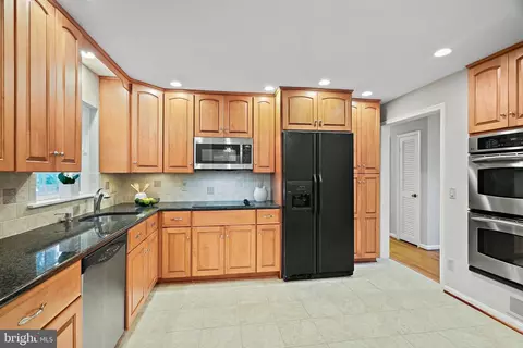 3908 Gresham Pl, Alexandria, VA 22305 photo 15