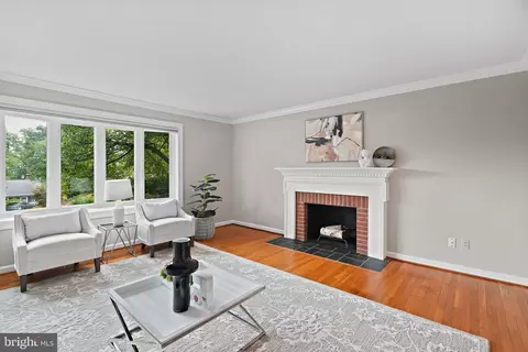 3908 Gresham Pl, Alexandria, VA 22305 photo 8