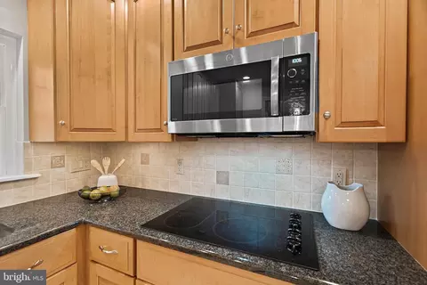 3908 Gresham Pl, Alexandria, VA 22305 photo 17