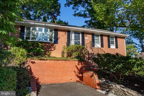3908 Gresham Pl, Alexandria, VA 22305 photo 2