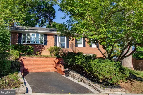 3908 Gresham Pl, Alexandria, VA 22305