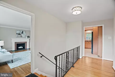 3908 Gresham Pl, Alexandria, VA 22305 photo 9