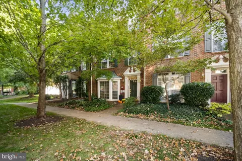 712 Catts Tavern Dr, Alexandria, VA 22314