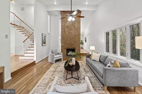 1706 Maple Hill Pl, Alexandria, VA 22302