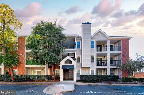 3312 Wyndham Cir #101, Alexandria, VA 22302