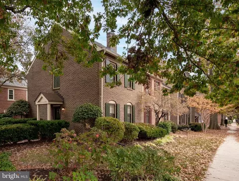 832 Bashford Ln, Alexandria, VA 22314