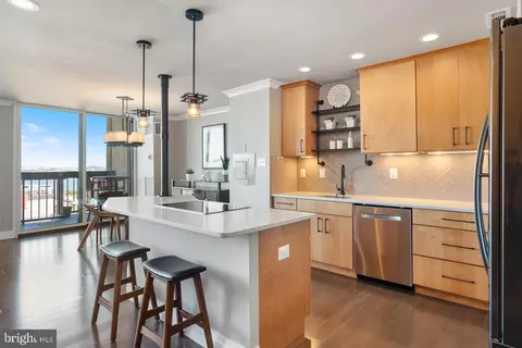 400 Madison St #2105, Alexandria, VA 22314