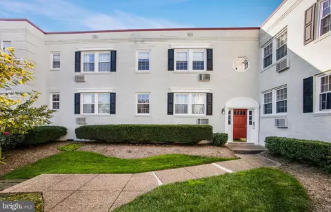 416 Bashford Ln #102, Alexandria, VA 22314