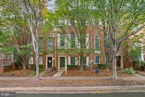 2424 N Hampton Drive Dr, Alexandria, VA 22311