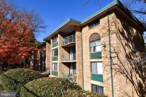 501 N Armistead St #T1, Alexandria, VA 22312