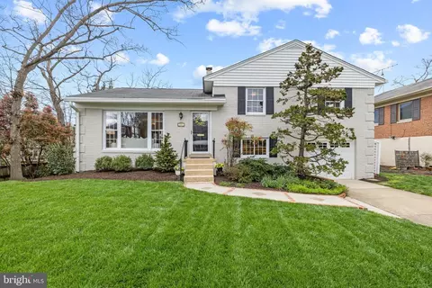 241 Aspen St, Alexandria, VA 22305