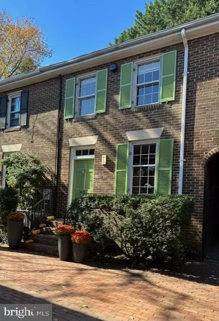 211 S Union St #A, Alexandria, VA 22314