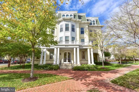 900 N Washington St #202E, Alexandria, VA 22314