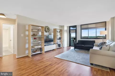 801 N Pitt St N #1601, Alexandria, VA 22314