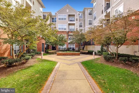 4860 Eisenhower Ave #477, Alexandria, VA 22304