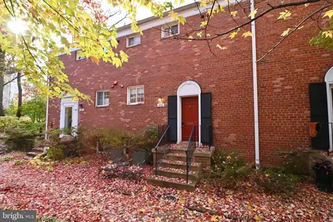3752 Gunston Rd, Alexandria, VA 22302